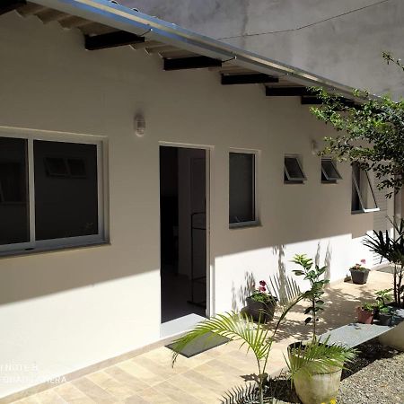 Pousada Casa Verde - Quartos Individuais - Smart Tv 32 - E Banheiro Privativo Apartment Itajai Exterior photo
